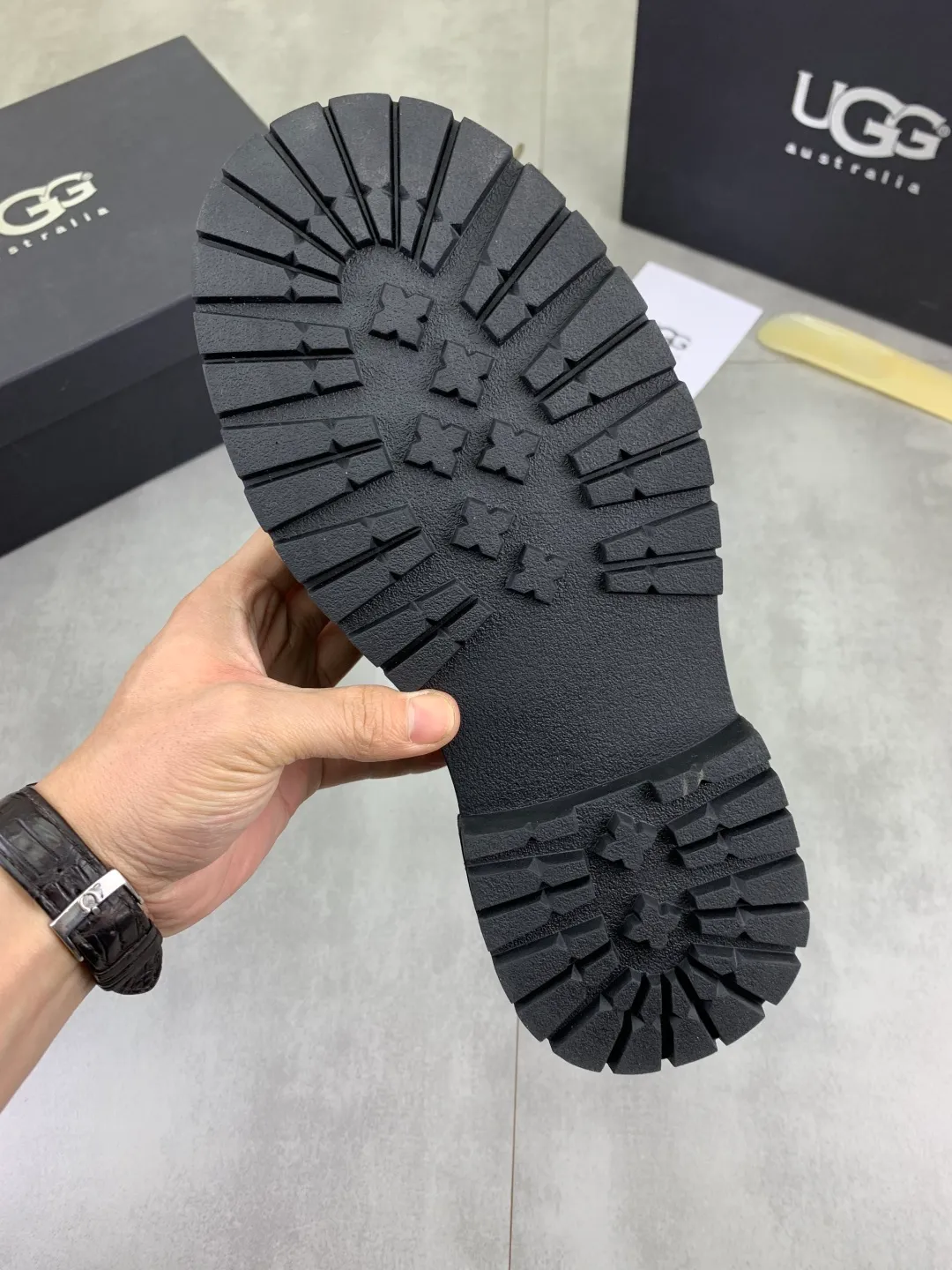 Men's men's shoes 💰P660 New arrival 🆕🆕🆕 IUGGI Men's British retro Martin boots Winter new men's outdoor hiking boots First layer of cowhide on the outside and wool on the inside Comfortable and warm Rubber sole sole Non-slip and firm Trendy and fashionable Casual and versatile Size: 38-44 (45 customized) Color: three colors
